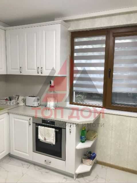 Дава се под наем Тристаен апартамент в Варна, Базар Левски - 87 кв.м за 867 € - Снимка #3