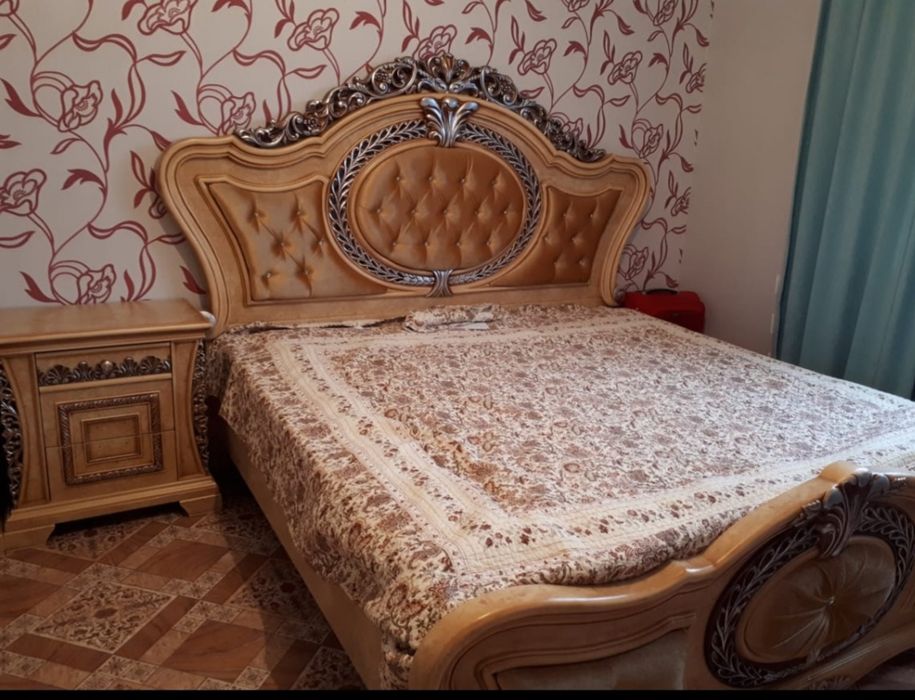 Спальный гарнитур 300000тыс