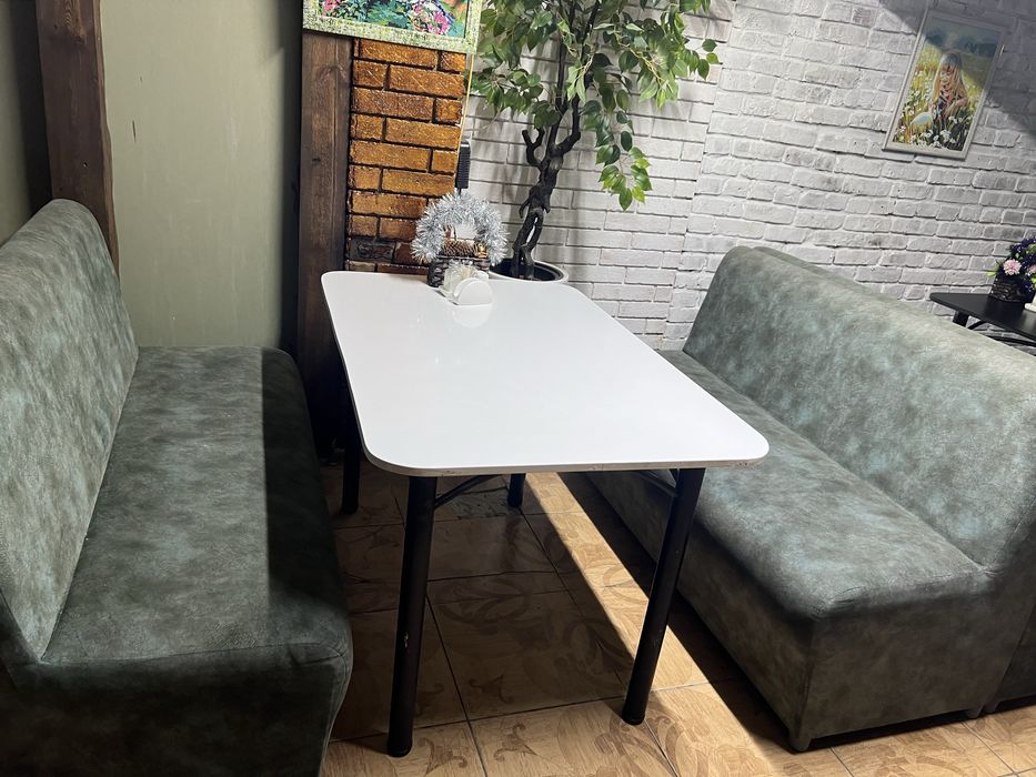 Столы, диванчики для бара и кафе
