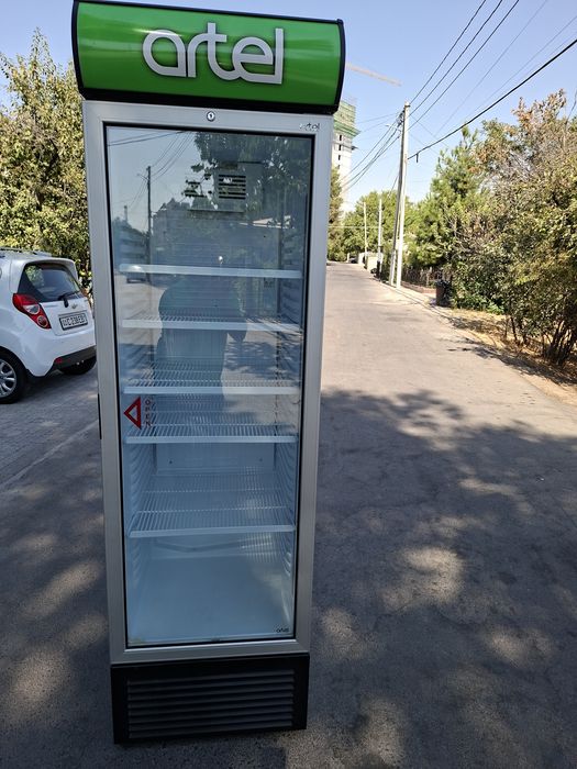 Срочно продам витрине холодильник артел как новый гарантия 3года есть