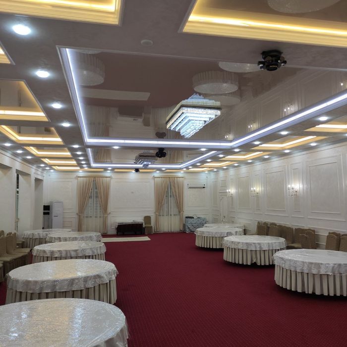 Чирчиқ шаҳри марказида ишлаб турган кафе сотилади.