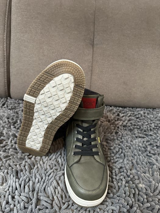 Продам демисезонные ботинки