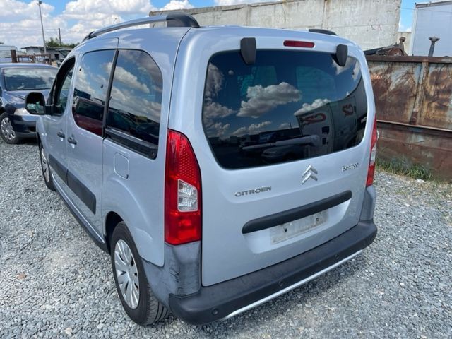 Dezmembrez Citroen Berlingo 1.6 HDI