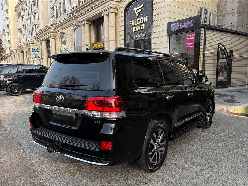 В продаже новый Toyota Land Cruiser 200