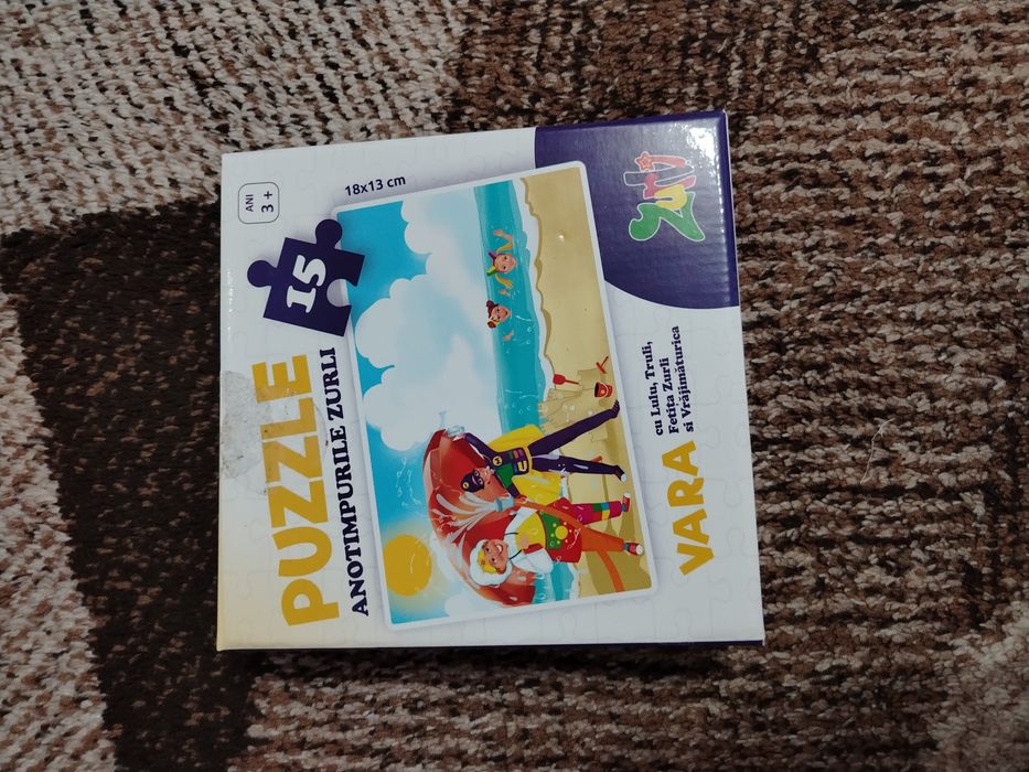 Vând puzzle in stare buna