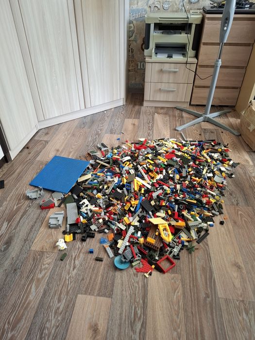 Продам конструктор Лего.