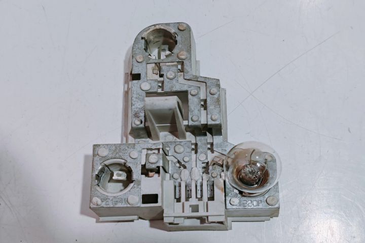Soclu Stop Dreapta 6900472 BMW Seria 3 E46