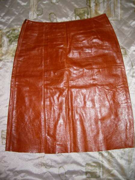 Много елегантна пола от естествена кожа размер "S" марка "Trousers