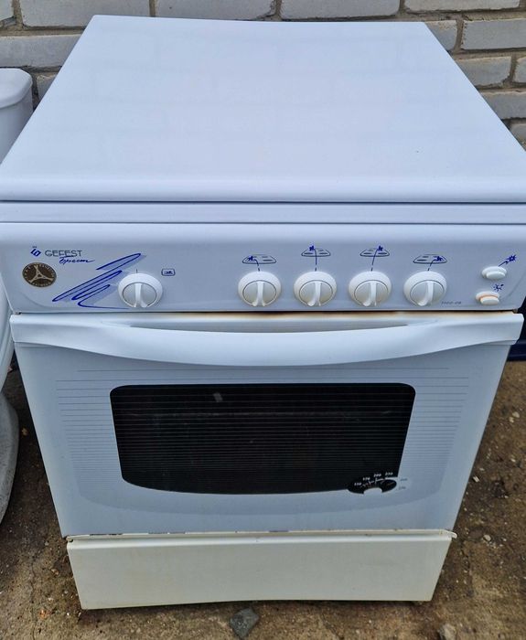 Продам газовую плиту