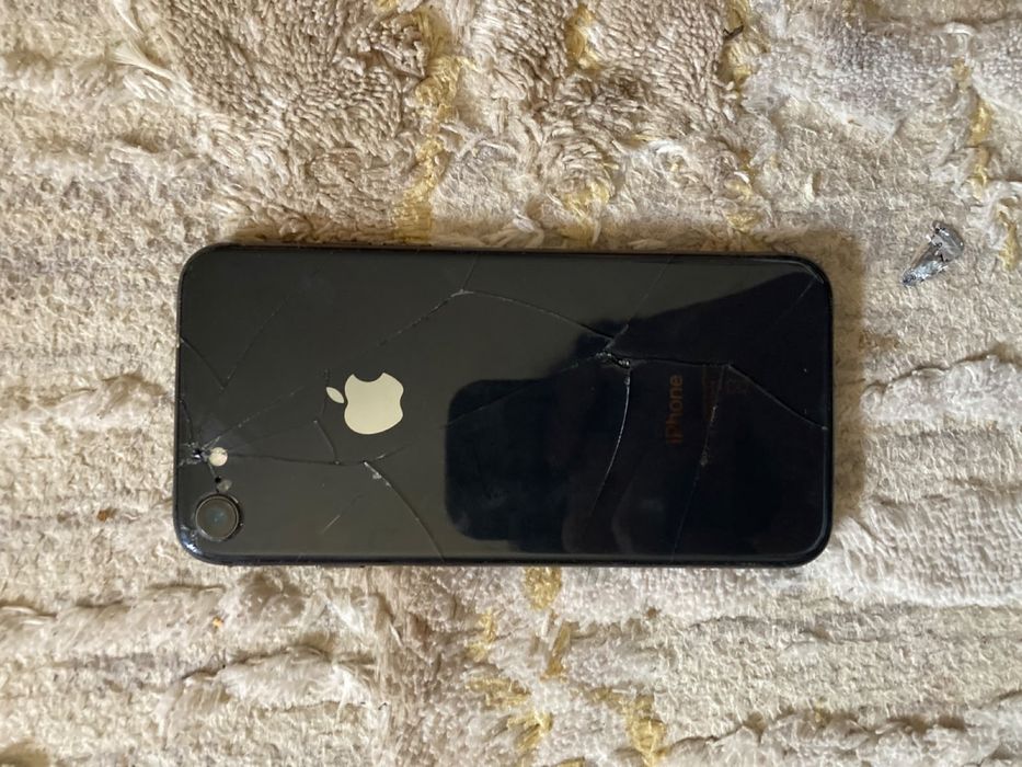 Продам iphone 8 64 gb