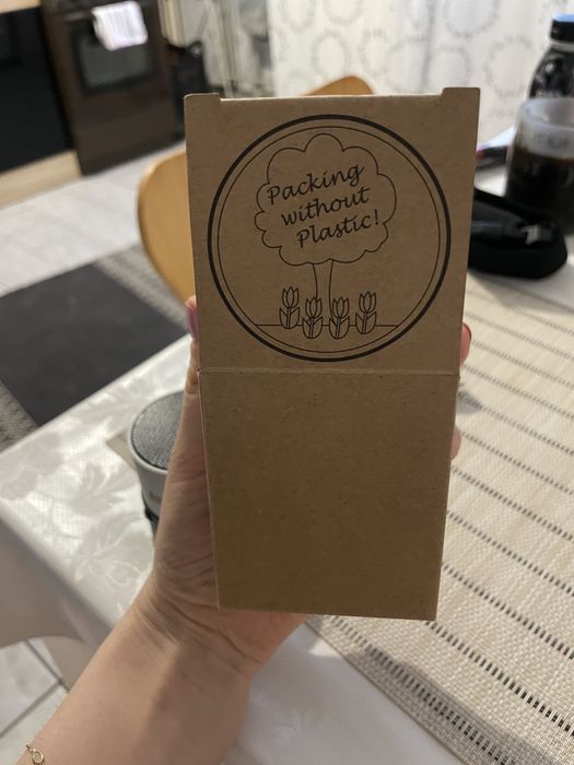 boxa gri de dimensiuni mici