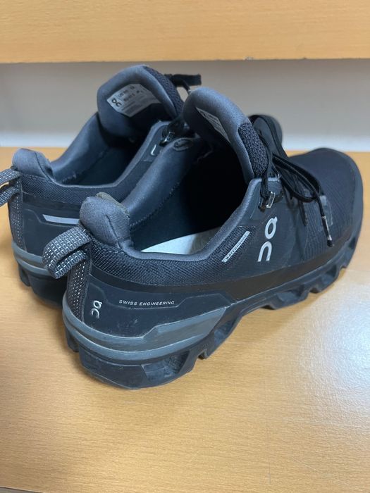 Продам фирменные кроссовки QC