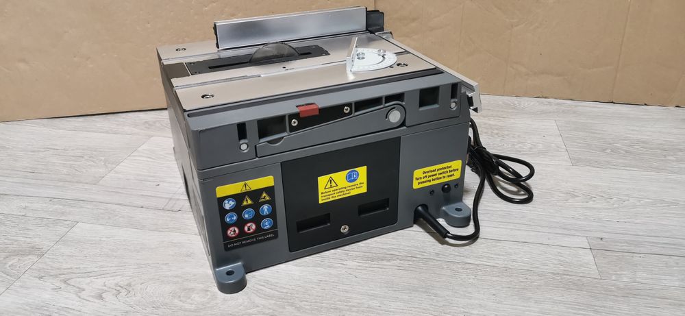 Mini circular de masă