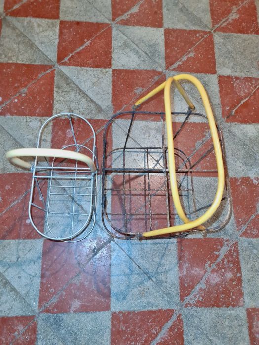 Suport pentru 2 sticle  si 4 sticle de lapte comunism, anii 60-80