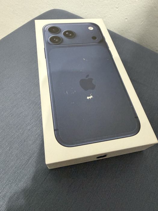 Vand iphone 17 pro max nou 256 gb