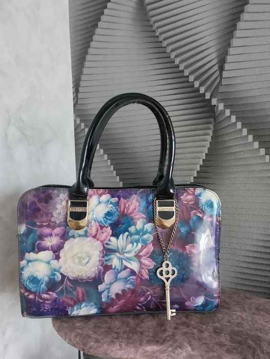 Женская сумочка продам недорого