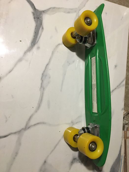 Penny board si role cu echipament de protectie