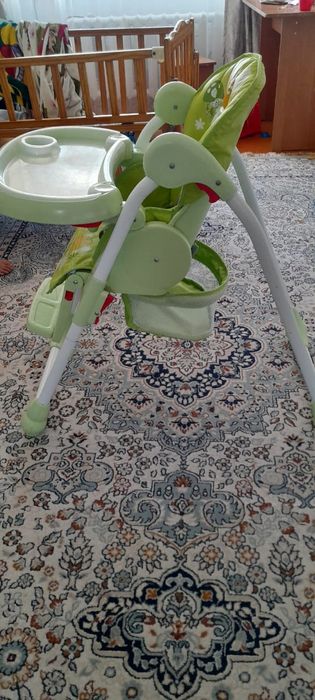 Коляска детский, стол для кормления.