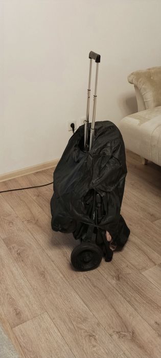 Подам детскую прогулочную коляску