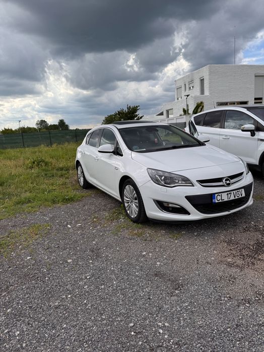 Opel Astra 1.4 Turbo 140 CP • Automată • 2014 •