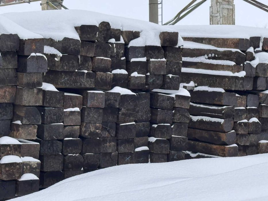 Шпала деревянная