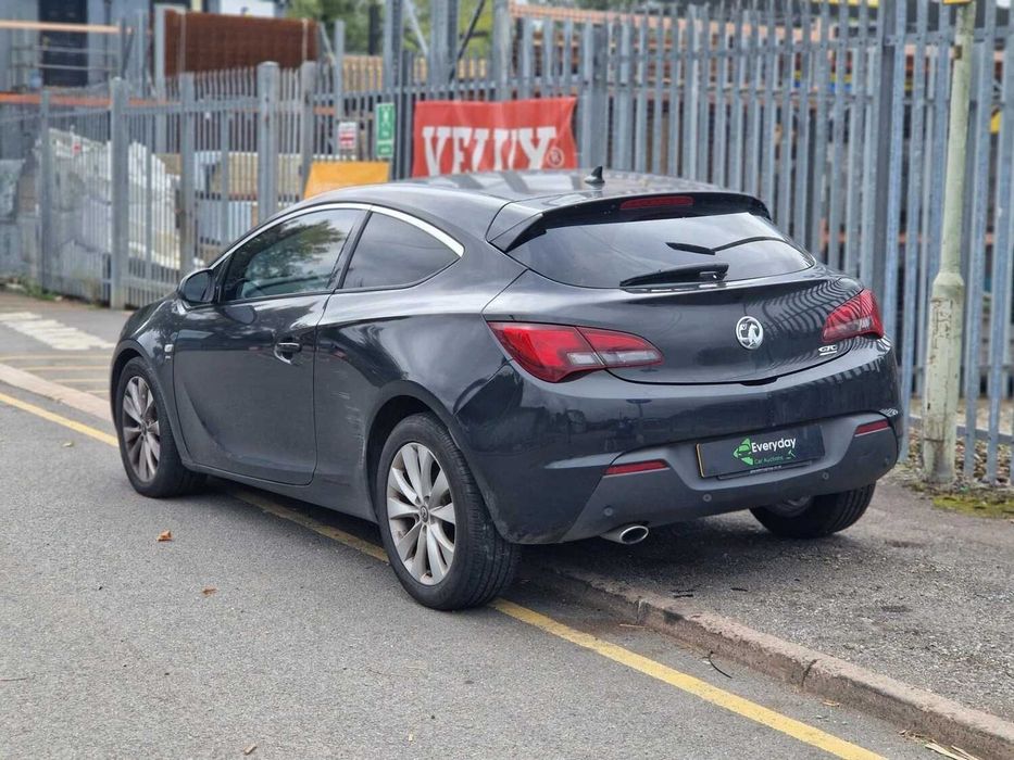 на части Opel Astra GTC Автоматик 2014 година