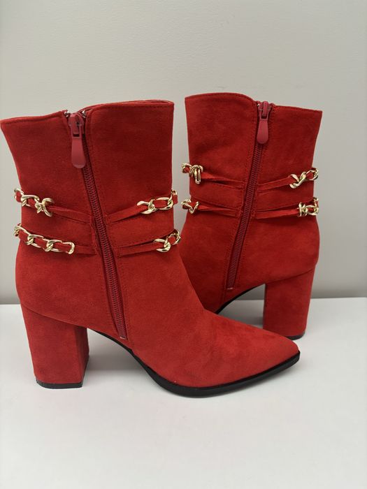 Боти на ток червени