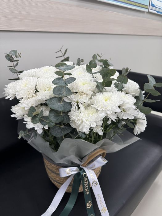 •	Ақ хризантема букеті сатылады