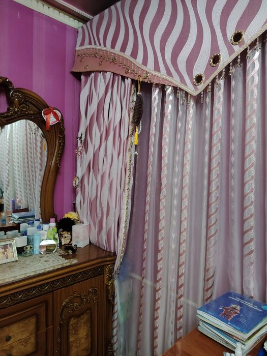 PARDA sotiladi. Xolati yaxshi, yengide.