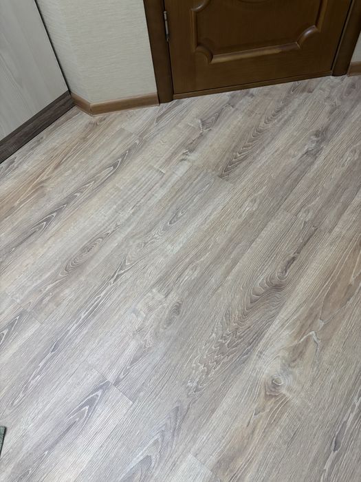 Ламинат в отличном состоянии.