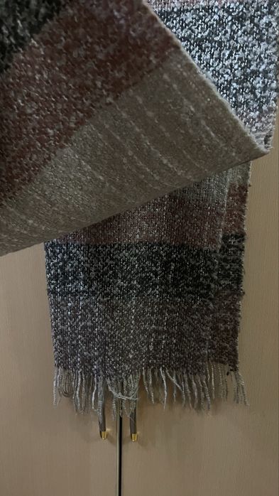 Продам палантин . Букле.