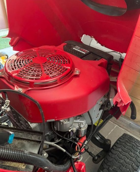 Tractoras gazon iarba Profesional HONDA 20 CP 125 LĂȚIME 2 CILINDRII!