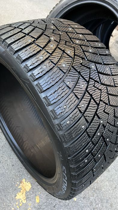 315/35 R21 — 275/40 R21 Pirelli Ice Zero 2  (шипы) Run Flat