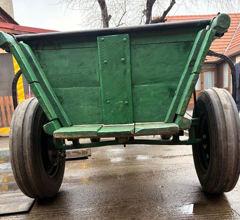 Vând caruta din fier!