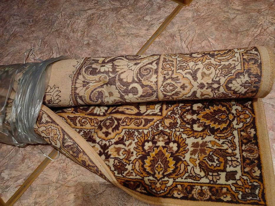 Продам ковер напольный