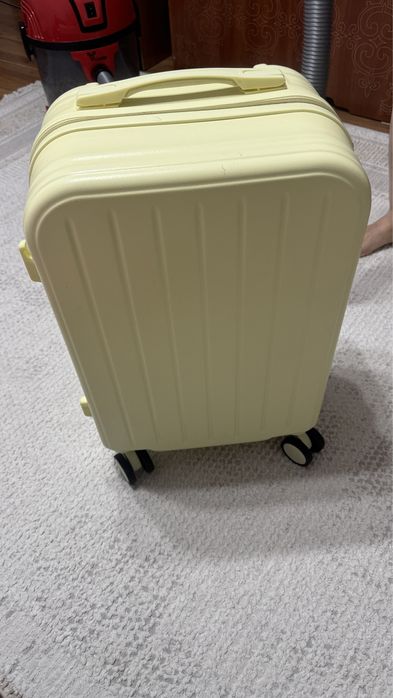 Чемоданы дорожные