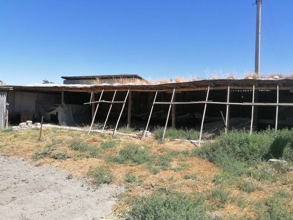 Uchastka sotiladi,Участка продаётся срочно внутри есть удобства за всё