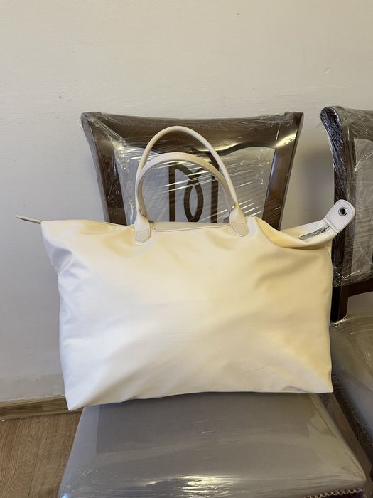 Продам белую сумку плащевка