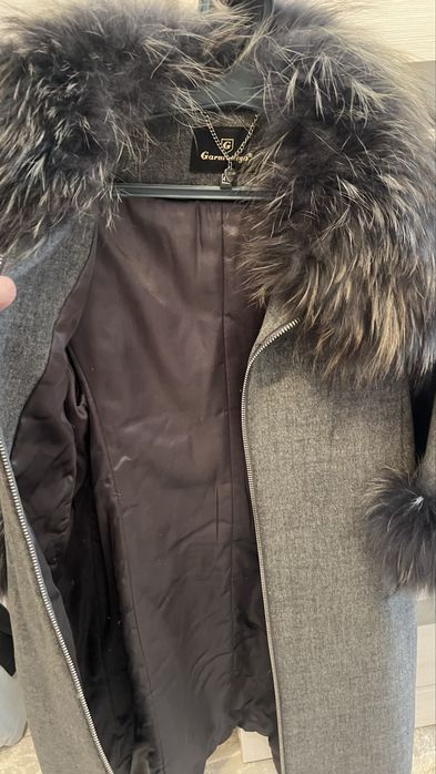 Продам пальто, куртки, платья