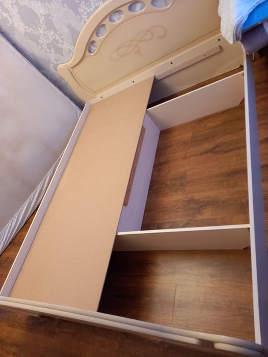 Двухместный спальный кровать