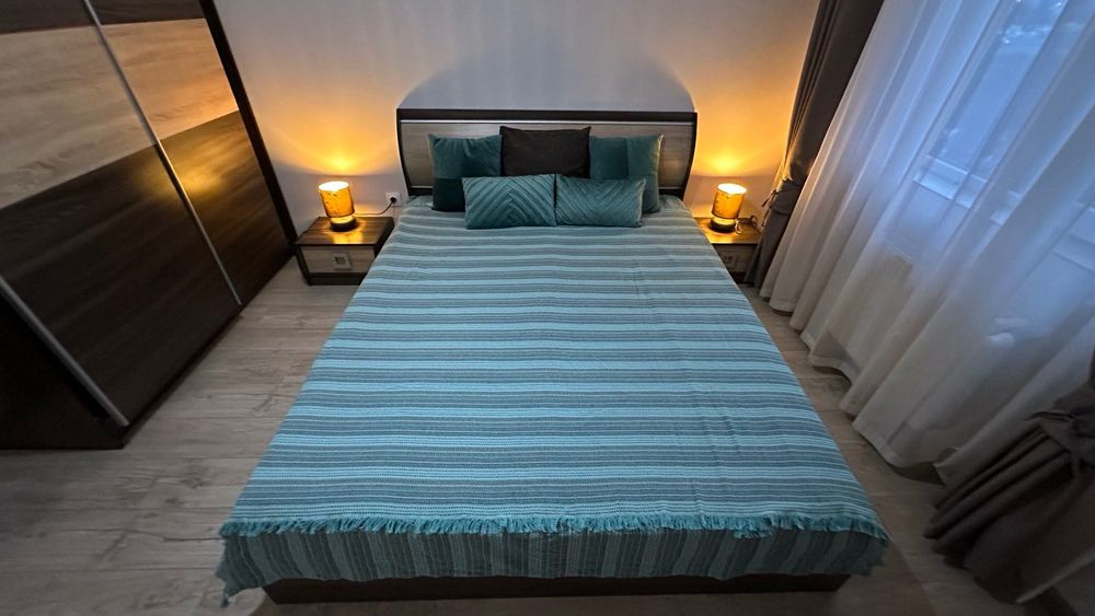 Продавам спалня с еднолицеви матрак 160 / 200 см в кафяво с механизъм