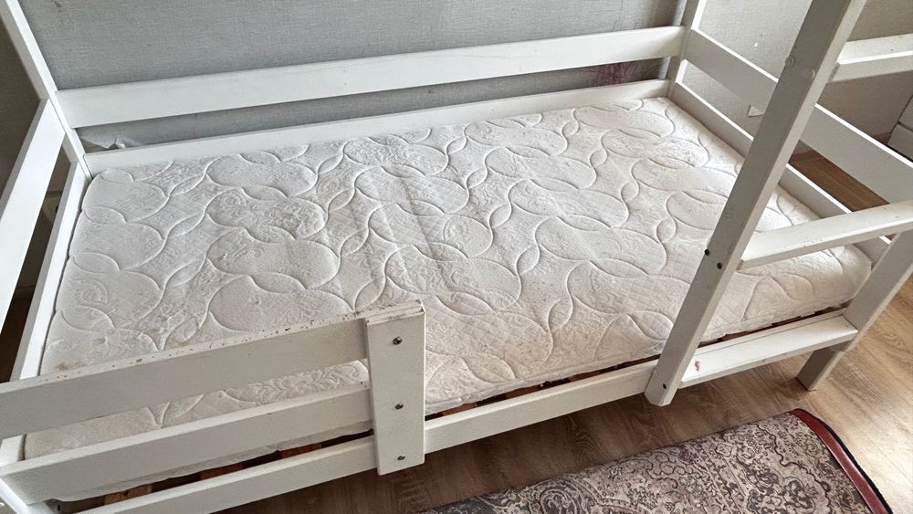 Двухъярусная кровать