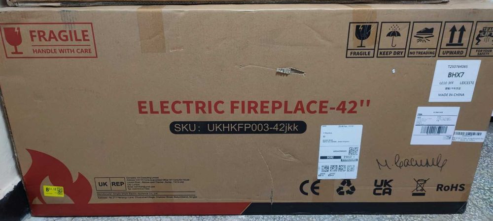 Електрическа камина 42", 7 цвята пламък и 12 цвята жарава, черна