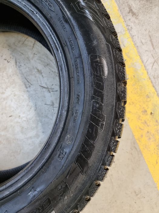 Продам шипованую резину