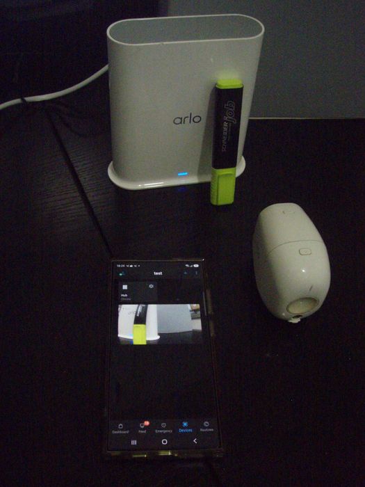 camera de supraveghere wireless ARLO PRO 2 VMC4030P + Hub Arlo VMB4540