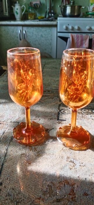 Рюмки с чертями.