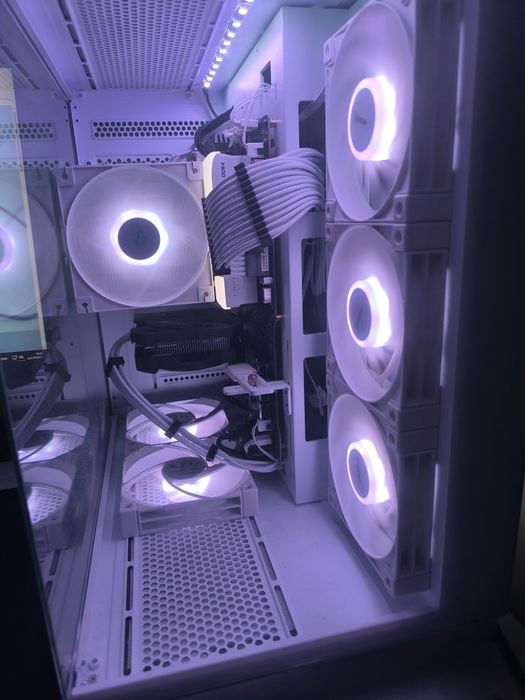 Продавам гейминг компютър GRIGS NOVA