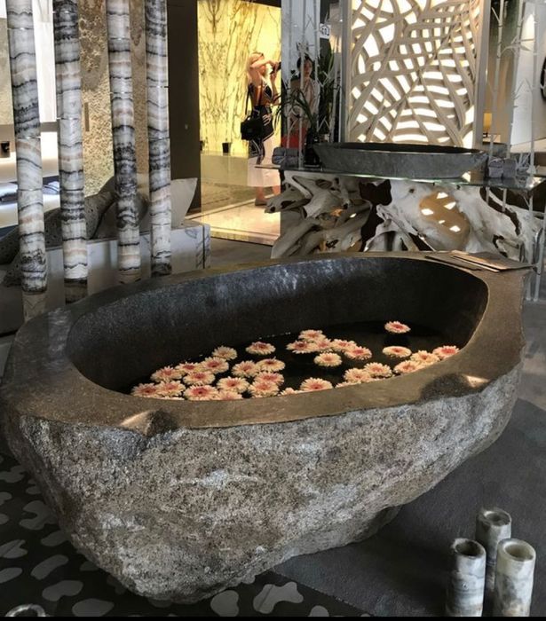 Ванна из натурального речного камня