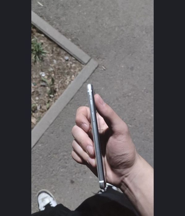 Продам айфон SE 2020!
