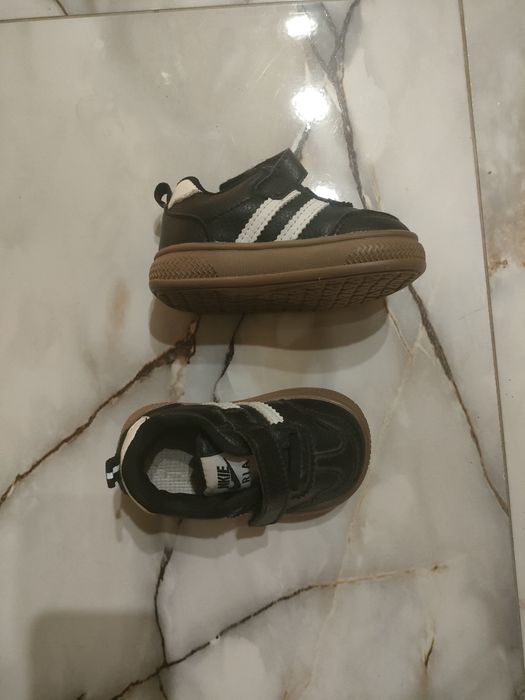 Кроссовки до годика